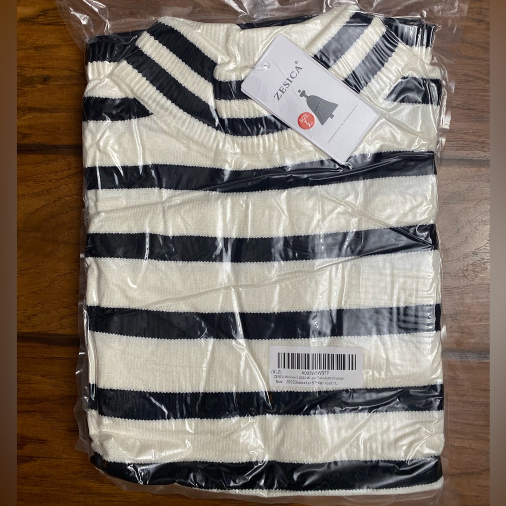 Zesica Black and White Striped Women’s Cozy Sweater Size Lg - Picture 6 of 8